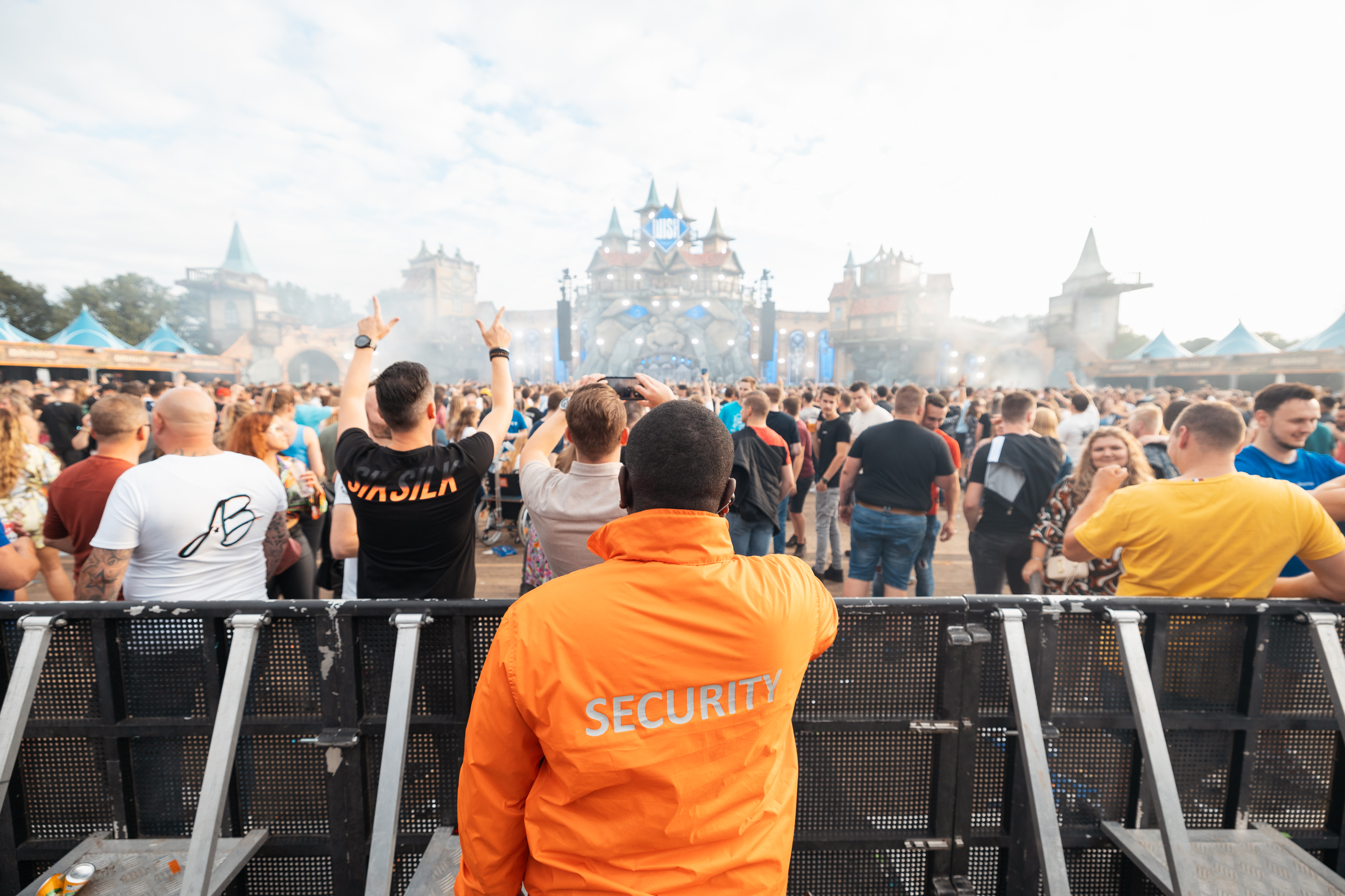 Evenementenbeveiliger op een festival
