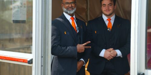 2 evenementenbeveiligers aan het werk